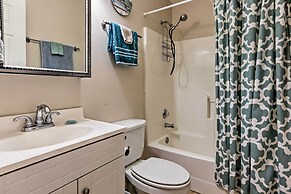 2 Mi to Lake Mcqueeny: Gem w/ Covered Patio