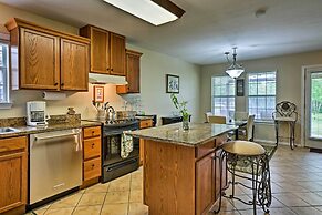 2 Mi to Lake Mcqueeny: Gem w/ Covered Patio