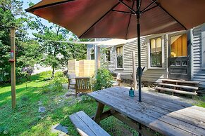 Walk to Downtown: Pet-friendly Millerton Home!