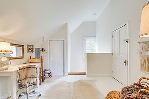 Walk to Downtown: Pet-friendly Millerton Home!