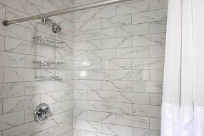 Peaceful 'cottage By The Sea' Oceanfront Home!