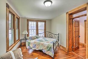 < 1 Mi to Downtown: Historic Dubuque Gem!