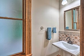 < 1 Mi to Downtown: Historic Dubuque Gem!
