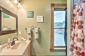 < 1 Mi to Downtown: Historic Dubuque Gem!