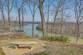 Lake Cumberland Resort Condo w/ Direct Lake Access