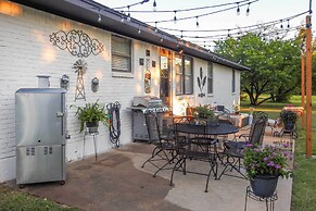 4 Mi to Dtwn: Mckinney Home w/ Game Room & Grill