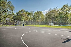 Game Room, Community Beach: Pocono Home!