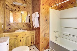 Racine Vacation Rental 25 Mi to Athens!