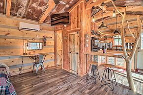 Hand-crafted Creekside Treehouse With Grill!