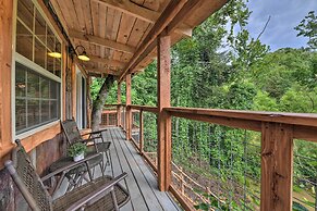 Hand-crafted Creekside Treehouse With Grill!