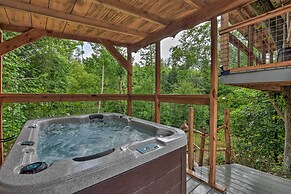 Hand-crafted Creekside Treehouse With Grill!