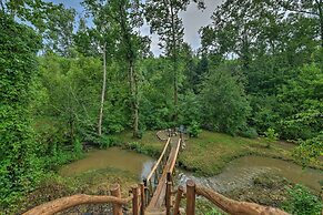 Hand-crafted Creekside Treehouse With Grill!