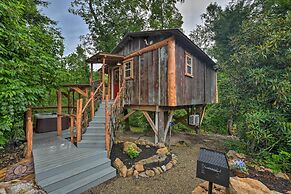 Hand-crafted Creekside Treehouse With Grill!