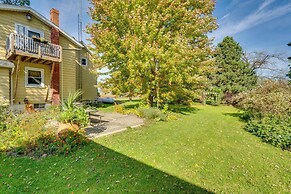 Quaint & Family-friendly Watertown Farmhouse!