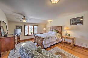 Quaint & Family-friendly Watertown Farmhouse!