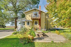 Quaint & Family-friendly Watertown Farmhouse!