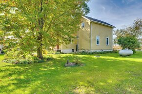 Quaint & Family-friendly Watertown Farmhouse!