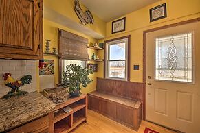 Quaint & Family-friendly Watertown Farmhouse!