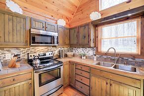 Sparta Cabin Stay w/ Gas Grill + Mountain Views!