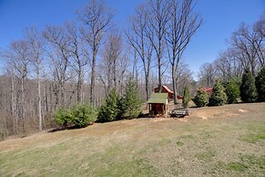 Deck, Gas Grill + Mtn Views: Sparta Cabin Stay!