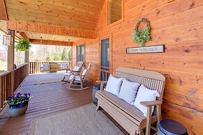 Deck, Gas Grill + Mtn Views: Sparta Cabin Stay!