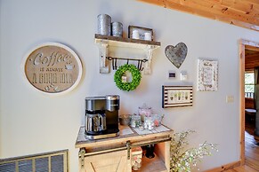 Deck, Gas Grill + Mtn Views: Sparta Cabin Stay!