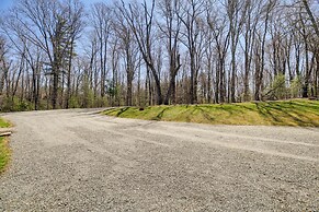Deck, Gas Grill + Mtn Views: Sparta Cabin Stay!