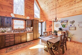 Deck, Gas Grill + Mtn Views: Sparta Cabin Stay!