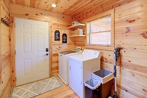 Deck, Gas Grill + Mtn Views: Sparta Cabin Stay!