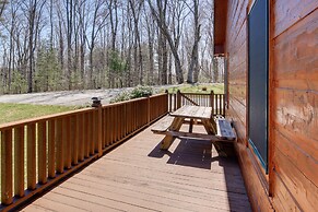 Deck, Gas Grill + Mtn Views: Sparta Cabin Stay!