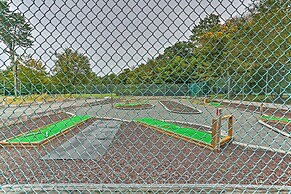 < 2 Mi to Dresser Lake: Home w/ Pool Access!