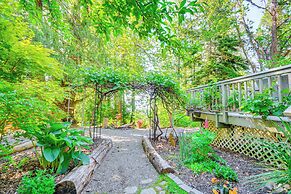 Relax on a Private Beach: Shelton Getaway!