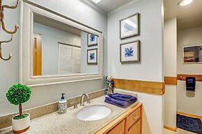 Relax on a Private Beach: Shelton Getaway!