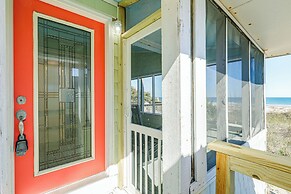 Oceanfront Gem w/ Rooftop Deck: Steps to Sand