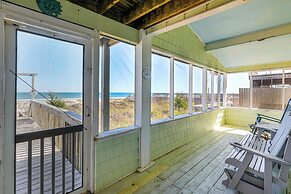 Oceanfront Gem w/ Rooftop Deck: Steps to Sand