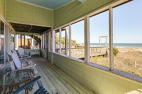 Oceanfront Gem w/ Rooftop Deck: Steps to Sand