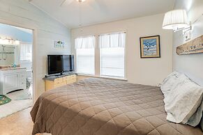 Oceanfront Gem w/ Rooftop Deck: Steps to Sand