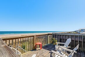 Oceanfront Gem w/ Rooftop Deck: Steps to Sand