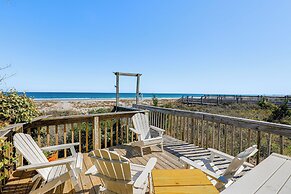 Oceanfront Gem w/ Rooftop Deck: Steps to Sand
