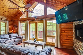 Quiet Gatlinburg Cabin w/ Lookout Decks & Hot Tub!