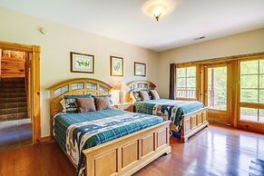 Quiet Gatlinburg Cabin w/ Lookout Decks & Hot Tub!