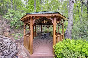 Quiet Gatlinburg Cabin w/ Lookout Decks & Hot Tub!