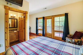 Quiet Gatlinburg Cabin w/ Lookout Decks & Hot Tub!