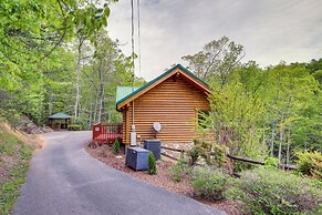 Quiet Gatlinburg Cabin w/ Lookout Decks & Hot Tub!