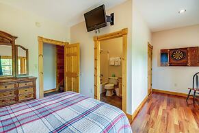 Quiet Gatlinburg Cabin w/ Lookout Decks & Hot Tub!