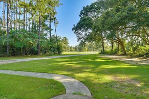 Peaceful Fairhope Cottage w/ Covered Patio!
