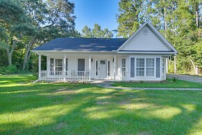 Peaceful Fairhope Cottage w/ Covered Patio!