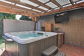 Hot Tub & Theater Room: Tropical Springfield Home