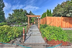 Hot Tub & Theater Room: Tropical Springfield Home