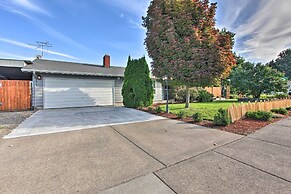 Hot Tub & Theater Room: Tropical Springfield Home